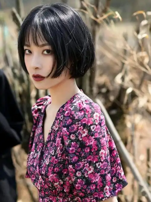 短发给人的印象:干练帅气相对于女人味儿十足的长发而言,短发给人的