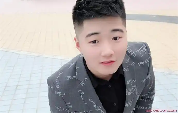 白小白是哪里人惊艳简历遭深扒他究竟是怎么火的