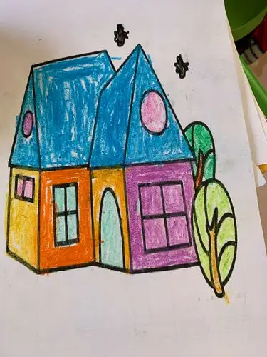 手拉手幼儿园——中二班风景画《房子》