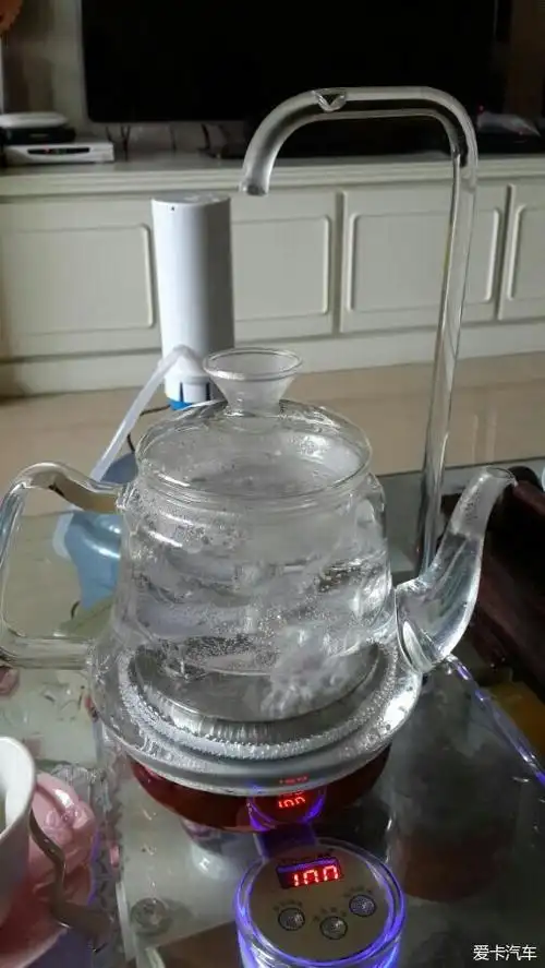 > 这茶壶不错,烧开水很快,泡茶安逸.