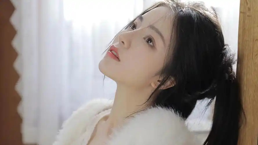 抖音里很火的电脑美女壁纸