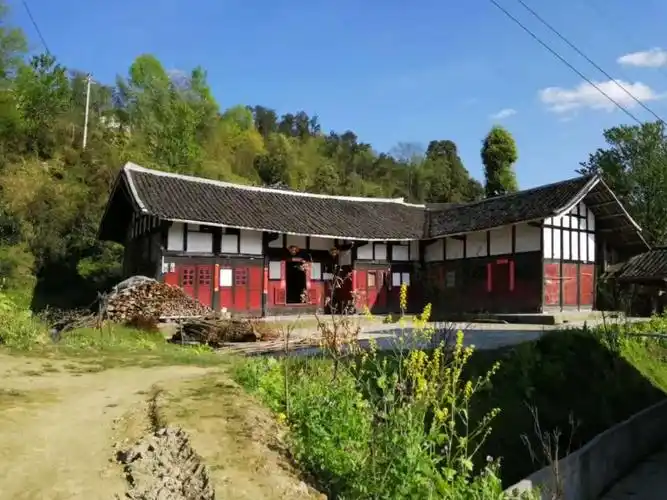 这是单边厢房.村民称双边厢房为"撮箕口"