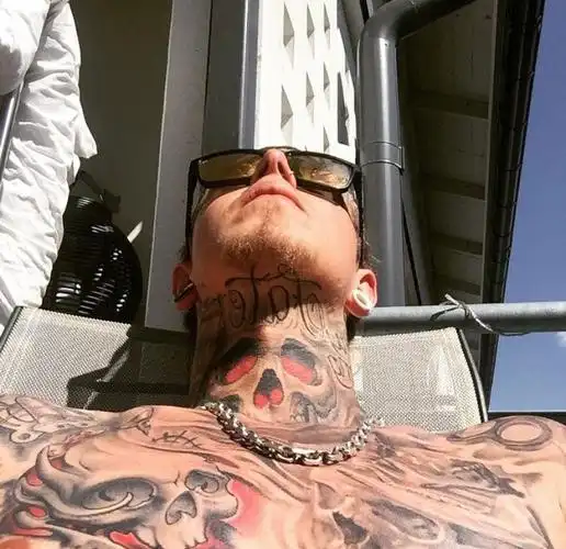 30款男性超帅气的黑灰色脖子纹身图案大全14