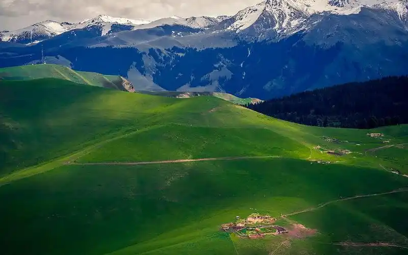 唯美护眼的草原仙境桌面壁纸