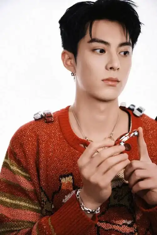 人气演员王鹤棣全员加速中最新剧照出炉啦期待棣棣