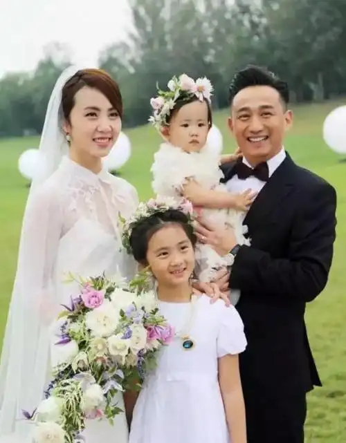 52岁黄磊又曝丑闻人设崩塌,终究迎来了凄惨的结局|沈腾|海清|王迅