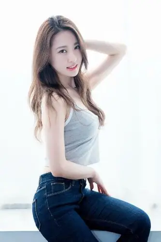 曼妙的身材凹凸有致最美水灵清秀气质型女生正好养眼