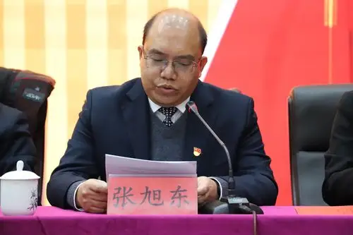 市教育局副局长张旭东介绍机关委员会委员9名侯选人,机关