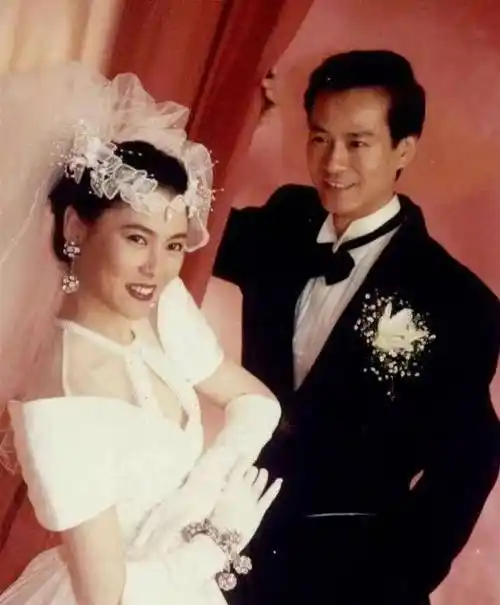 同样是郑少秋的基因,4个女儿如今的境遇,为何差别如此之大?