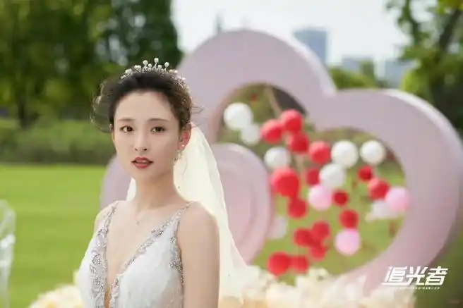 罗本展颜礼服剧照##罗云熙吴倩婚纱造型