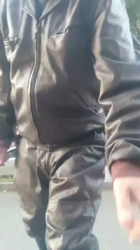 喜欢看大叔穿雨靴马靴的微博视频