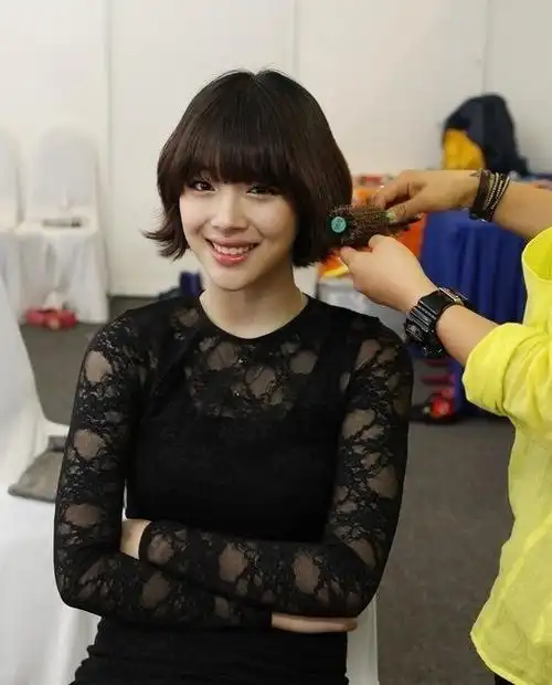 自己怎么剪崔雪莉的短发?很急,难看都不敢出门了