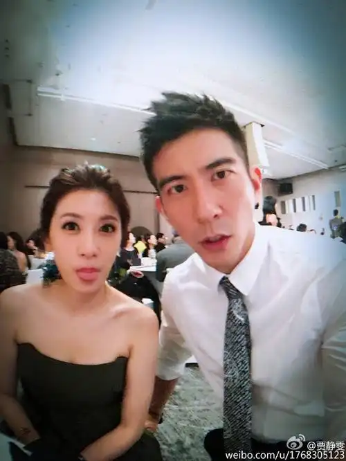 来源:新浪娱乐 近日贾静雯[微博]推出新书,书中提到和修杰楷[微博]