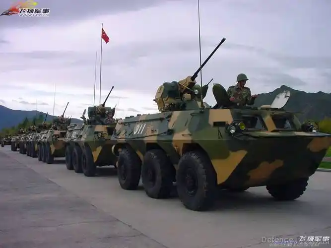 装甲车辆装甲运兵车的布局是此类战斗车辆的标准配置,并且重复了国外