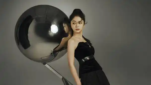 谭松韵风尚志十月刊封面##谭松韵粉发宫廷袖造型