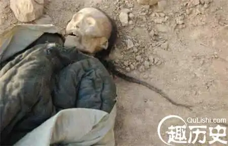 康熙年间诈尸奇案棺材里坐起挂着血的尸体