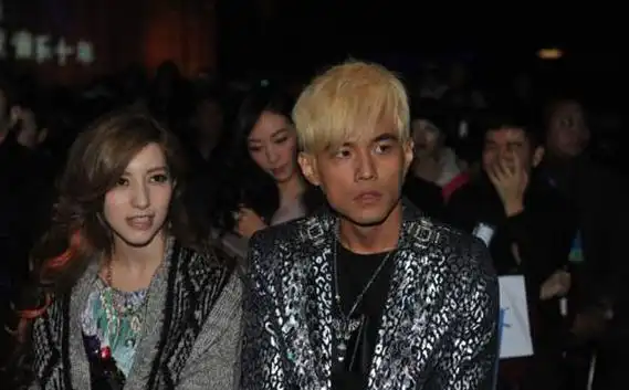 扒一扒周杰伦和梁心颐关系 合作多次却未大红