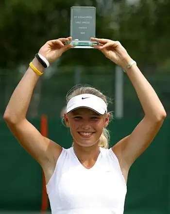 p>卡洛琳·沃兹尼亚奇(caroline wozniacki),1990年7月11日出生于