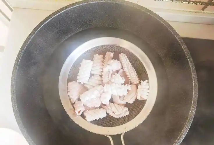 原创用麦穗花刀做漂亮油爆鱿鱼从烹饪小白到厨艺高手基础篇刀工4