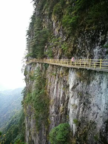 明月山