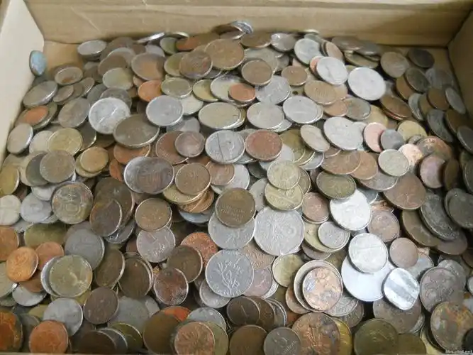 出自己玩的一堆外国硬币.不知道有没有玩的.