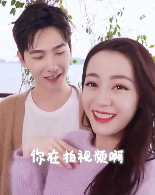 杨洋热巴cp感爆棚高颜值组合要大火热巴穿香芋紫毛衣太时髦