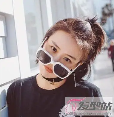无刘海半扎发发型扎法 苹果头扎出青春俏皮感