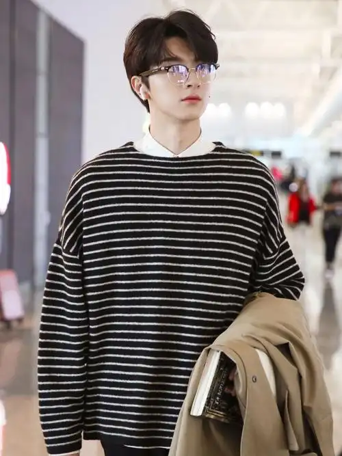 187cm林一风衣搭配眼镜韩剧男主角既视感