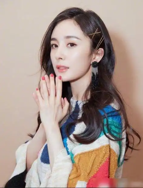 杨幂呼吁演员清清白白做事堂堂正正做人