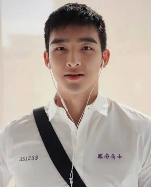 毛若懿最新肌肉照一览:好身材就是可以跨越季节的划分_男孩_鲜肉_一面