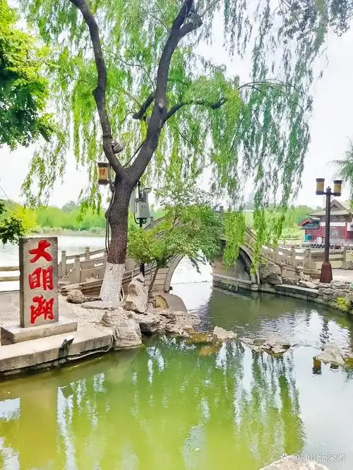 走进济南大明湖名胜风景区