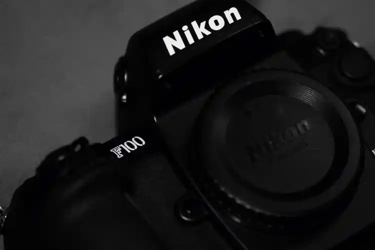 器材党昔日的次顶级相机尼康f100