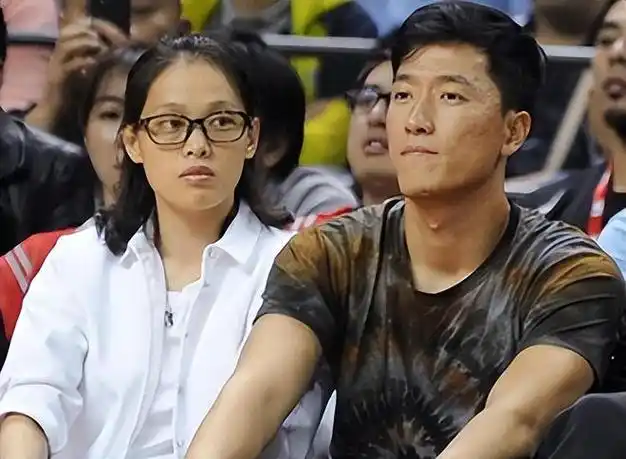 田径美女吴莎嫁给初恋刘翔,退役后安置体育局,38岁选择做丁克