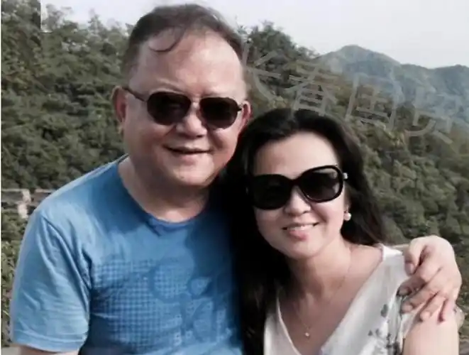 三婚娶小20岁郑艳东60岁生出老来子演员王刚的幸福晚年