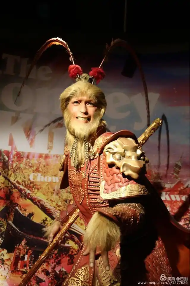 《大闹天宫》中郭富城扮演的美猴王齐天大圣的形象,游人可以和这些