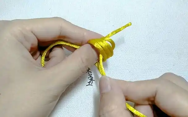 木子手工:diy红绳编织项链抽拉绳的秘鲁结编法,非常实用,赶紧收藏