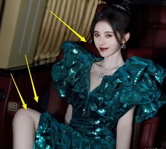 参加其他行程活动,在最新举办的微博之夜晚会活动中,鞠婧祎也欣然出席