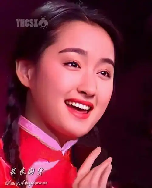 杨钰莹28年前旧照曝光清纯俊美气质婉约