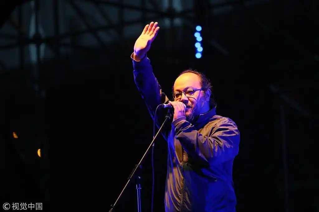 2018年5月1日,此前一直鲜有露面的窦唯重磅亮相音乐节,全场瞬间高潮