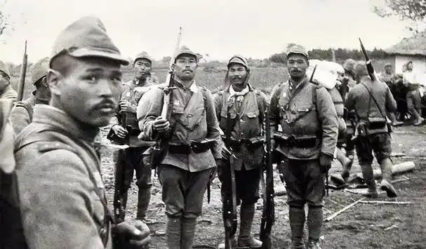 回顾日本军人帽子上的两片布是干啥用的不是防冻的