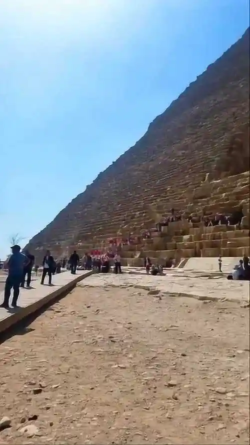 胡夫金字塔高146米重量约为684万吨距今4600年