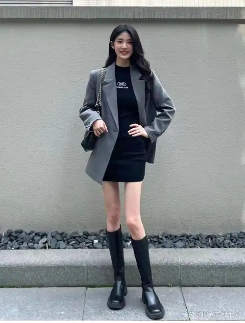 又被杨幂的街拍惊艳了!"西装 短裙"时髦显腿长,照着穿太美了