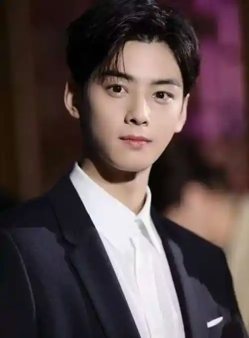 韩国第一天然美男,直播卸妆炸上热搜:帅到惨绝人寰是什么体验