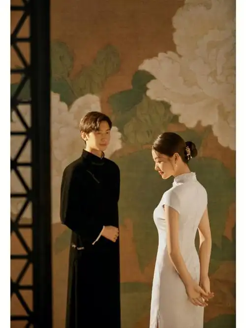 韵色正浓用旗袍婚纱照讲述一个故事