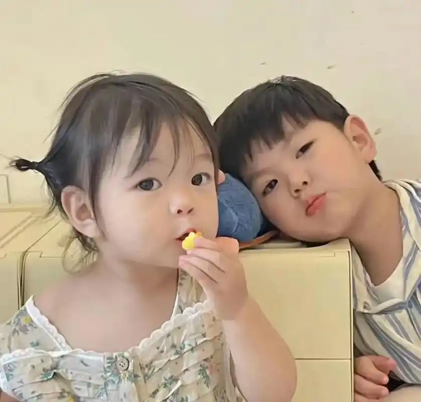 超可爱小众萌娃情侣头像