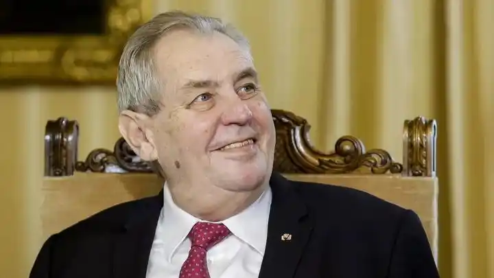 总理国庆节讲话:前景并不乐观但相信捷克民族 || 前总统克劳斯指捷克