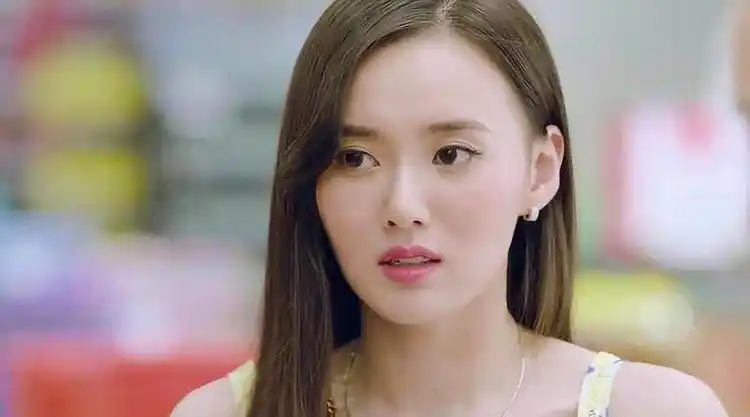 暖爱:江铠同与超市人员有说有笑,最后竟露出这种表情?