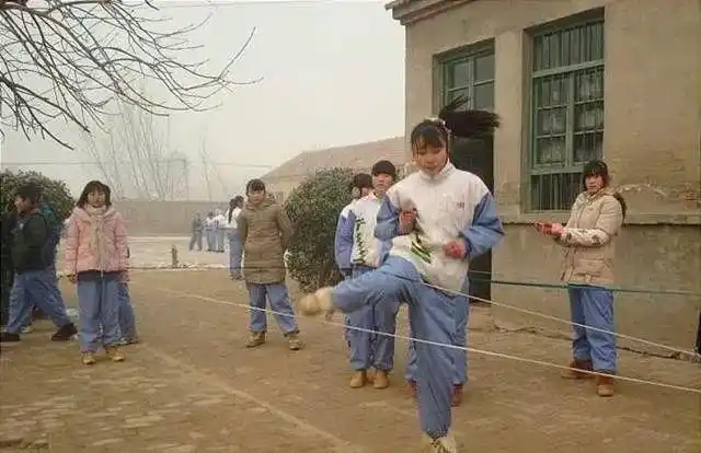 90后的童年回忆起来等待游戏的童年"等待着下课等待着放学还在拼命