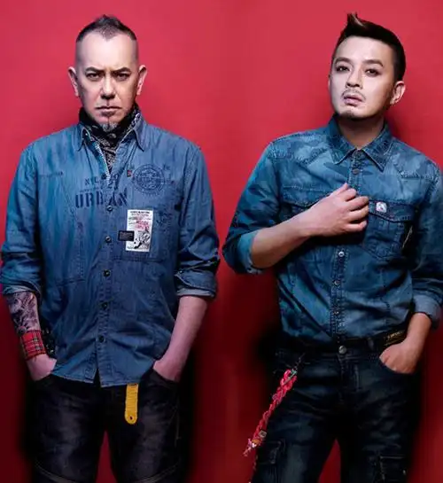 黄秋生,黄耀明涂上黑色甲油拍摄品牌大片