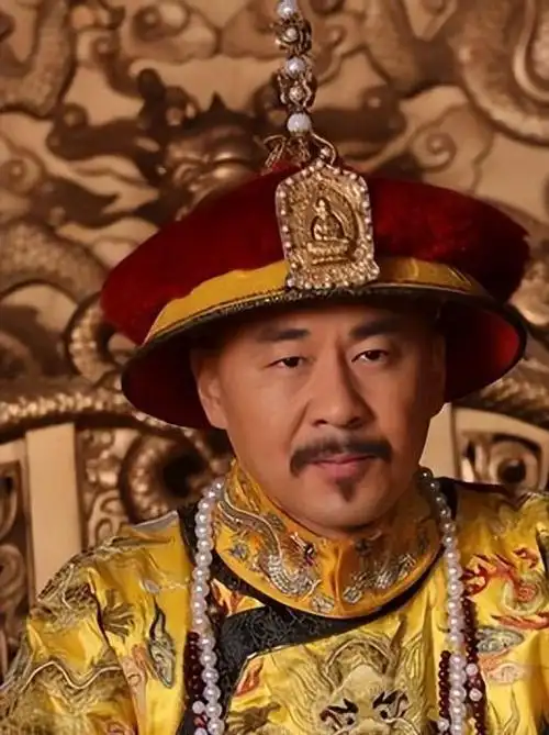 陈建斌坐着和丁勇岱握手被骂上热搜台湾影帝曾爆料他见我没话